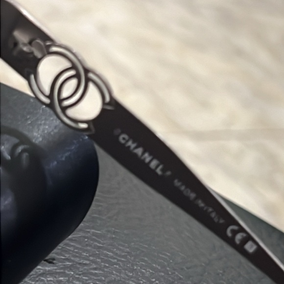 CHANEL “frames” - Picture 6 of 14